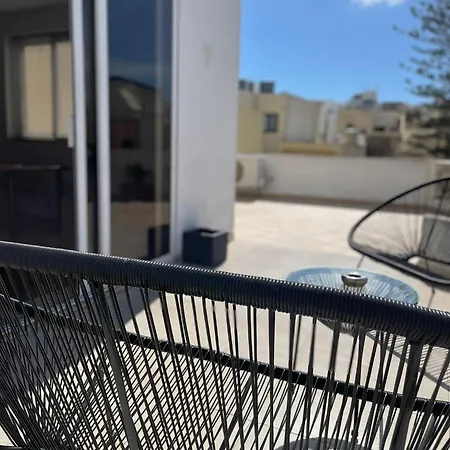 Simons Minutes Away From Balluta Bay And St Julians Sliema