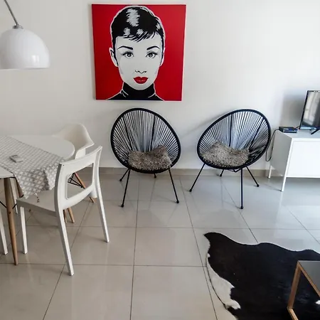 Simons Minutes Away From Balluta Bay And St Julians Apartament