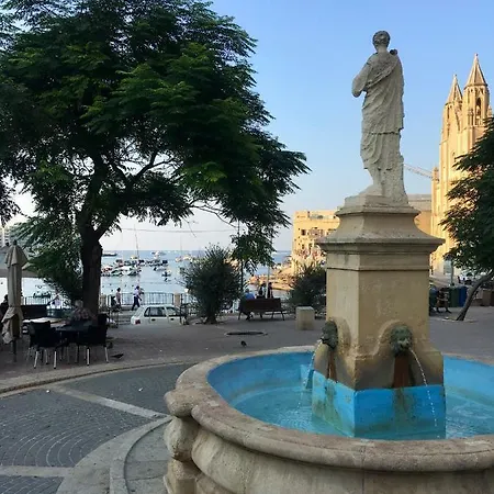 Simons Minutes Away From Balluta Bay And St Julians *