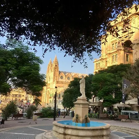 Simons Minutes Away From Balluta Bay And St Julians