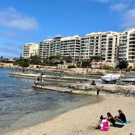 Simons Minutes Away From Balluta Bay And St Julians 아파트 슬리에마