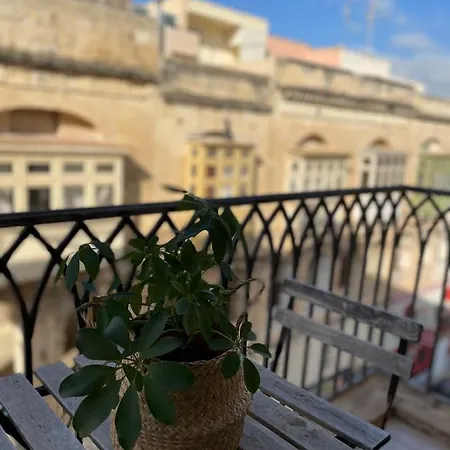 Simons Minutes Away From Balluta Bay And St Julians * Sliema