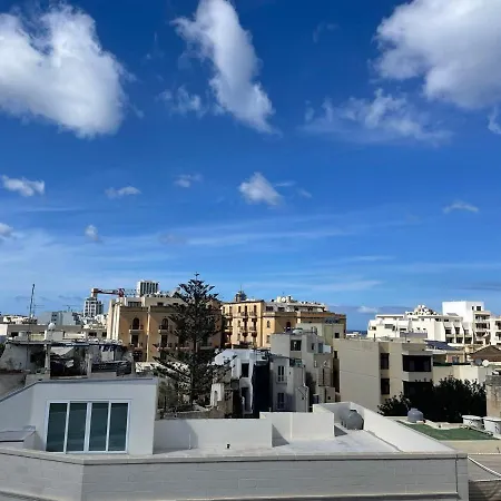 Simons Minutes Away From Balluta Bay And St Julians דירה