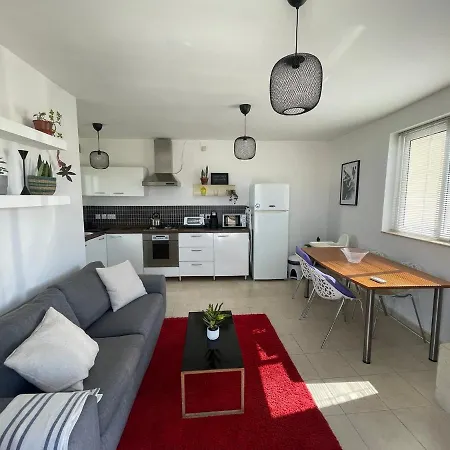 Simons Minutes Away From Balluta Bay And St Julians *