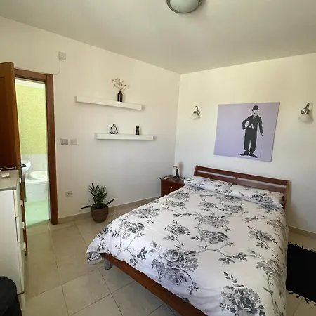 Simons Minutes Away From Balluta Bay And St Julians