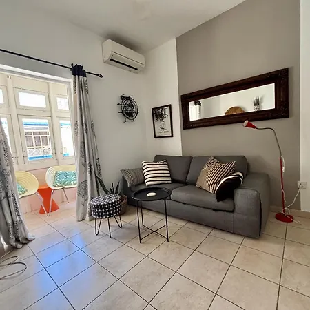 Simons Minutes Away From Balluta Bay And St Julians Apartman Sliema
