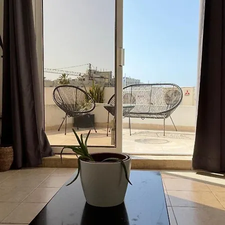 Simons Minutes Away From Balluta Bay And St Julians Apartman Sliema
