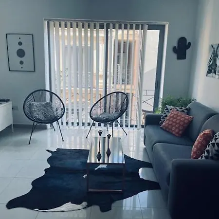 Lägenhet Simons Minutes Away From Balluta Bay And St Julians Sliema