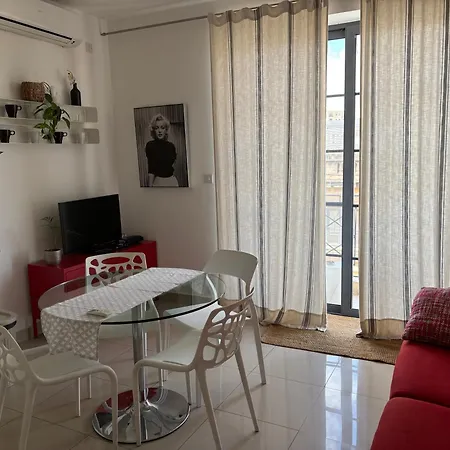 Simons Minutes Away From Balluta Bay And St Julians Apartman *