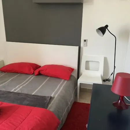 Simons Minutes Away From Balluta Bay And St Julians Apartman