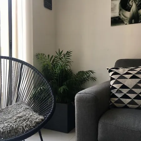 Simons Minutes Away From Balluta Bay And St Julians סליאמה