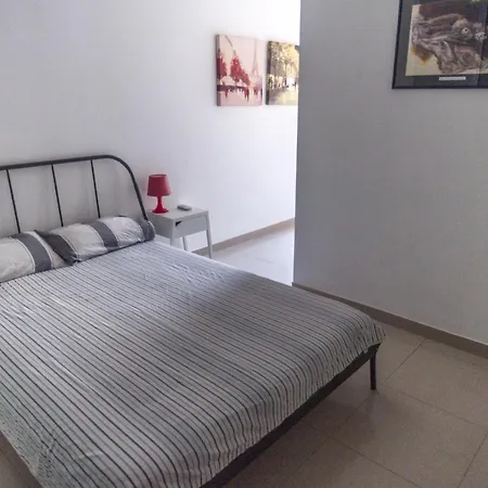 Simons Minutes Away From Balluta Bay And St Julians סליאמה