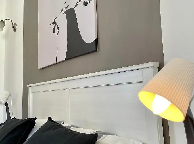 Simons Minutes Away From Balluta Bay And St Julians アパート