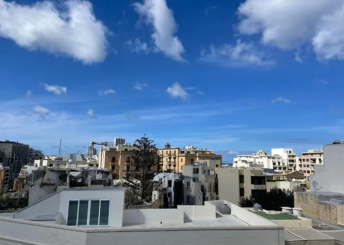 Simons Minutes Away From Balluta Bay And St Julians Apartman
