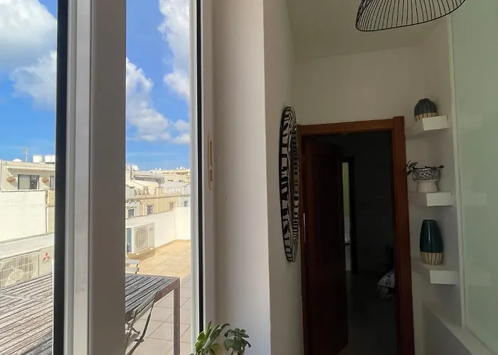 Simons Minutes Away From Balluta Bay And St Julians Sliema