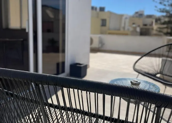 Simons Minutes Away From Balluta Bay And St Julians 斯利马