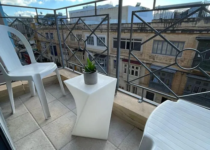 Simons Minutes Away From Balluta Bay And St Julians