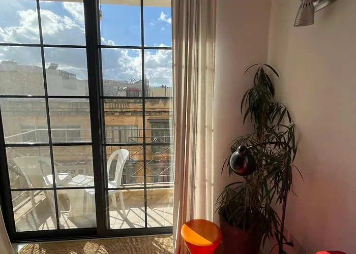 Simons Minutes Away From Balluta Bay And St Julians スリーマ