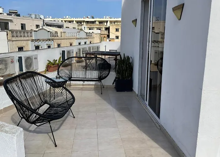 Simons Minutes Away From Balluta Bay And St Julians Sliema