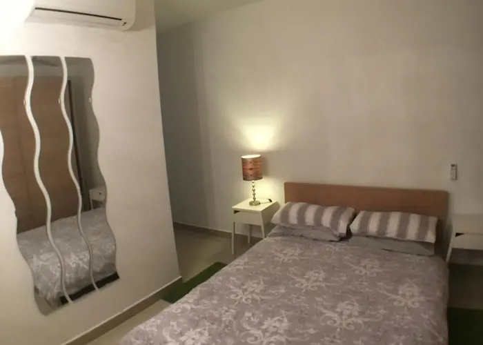 Simons Minutes Away From Balluta Bay And St Julians *