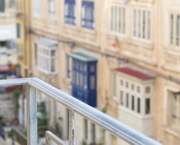 Simons Minutes Away From Balluta Bay And St Julians * Sliema