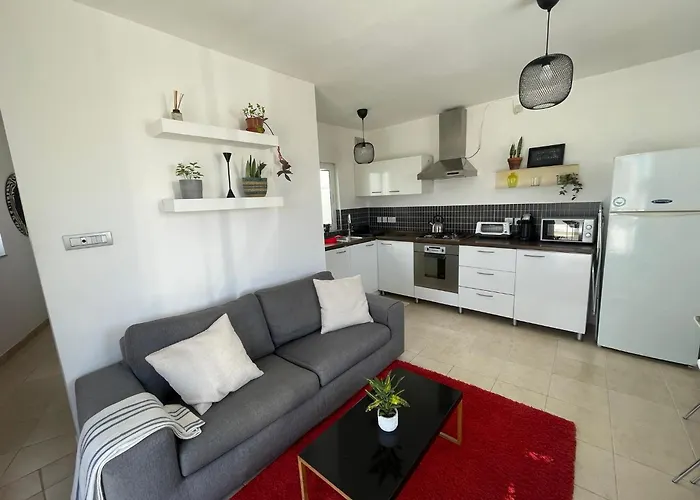 Simons Minutes Away From Balluta Bay And St Julians