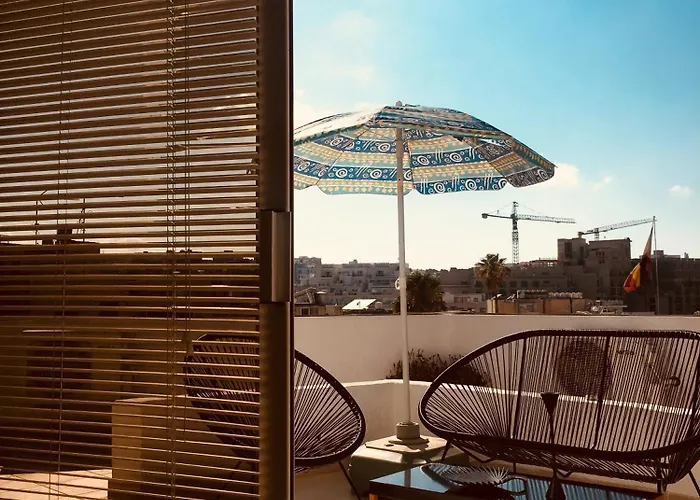 Simons Minutes Away From Balluta Bay And St Julians * Sliema