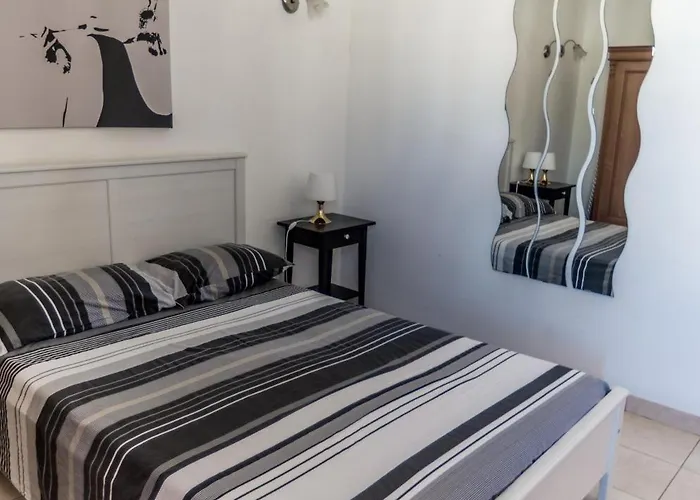 Simons Minutes Away From Balluta Bay And St Julians Appartement Sliema