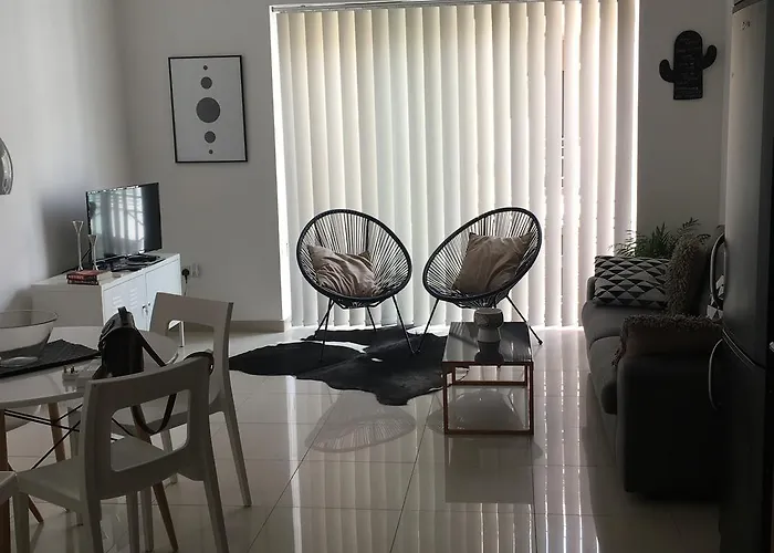 Simons Minutes Away From Balluta Bay And St Julians * Sliema