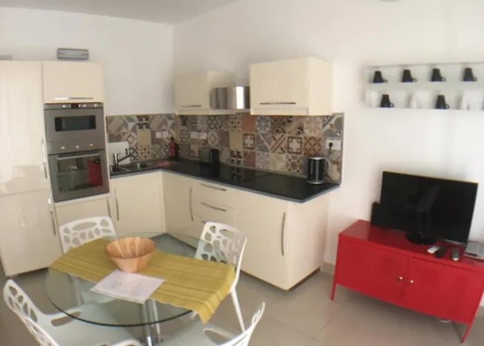 Simons Minutes Away From Balluta Bay And St Julians Sliema